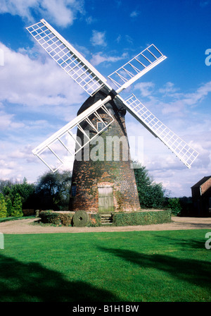 Mulino a Berkswell Warwickshire tower windmill bianche vele England Regno Unito Foto Stock