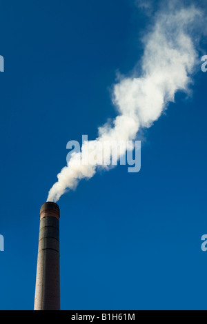 Fumo proveniente da un camino Foto Stock