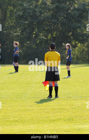 Linea calcio arbitro e giocatori. Foto Stock