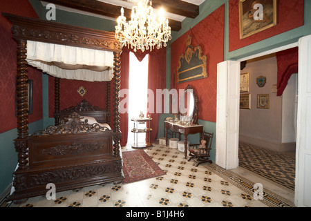La camera con letto a baldacchino in Casa Rocca Piccola storico grand 16C Palazzo Maltese house o di La Valletta Valletta, Malta Foto Stock