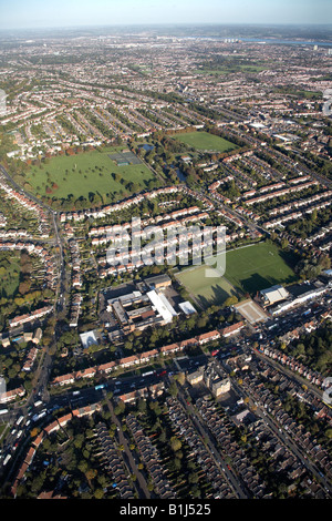 Vista aerea del nord est di Broomfield Park Sportivi Broomfield Scuola case suburbane Bowes Park Palmers Green London N11 N Foto Stock