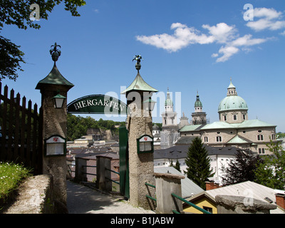 Giardino della birra ingresso presso la cattedrale di Salisburgo, Austria, Salisburgo Foto Stock