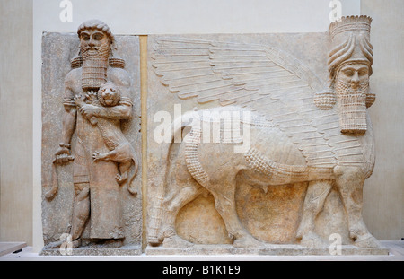 Uomo alato con testa di toro Mesopotamia le civiltà orientali Richelieu sala museo del Louvre Periodo Neo-Assyrian, regno di Sargon Foto Stock