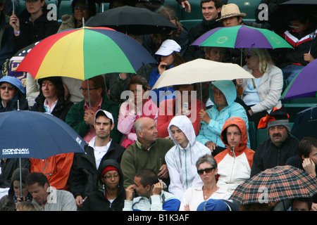 La pioggia smette di giocare sul Centre Court di Wimbledon Tennis campionati, London, SW19 Foto Stock