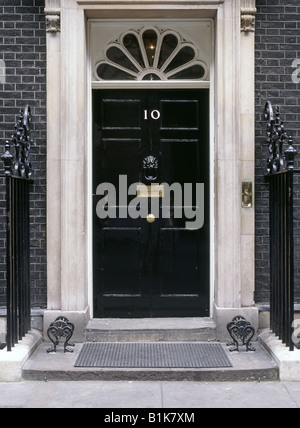 Primo piano del 10 di Downing Street ingresso alla residenza ufficiale del primo Ministro nel quartiere di Whitehall Westminster Londra Inghilterra Regno Unito Foto Stock