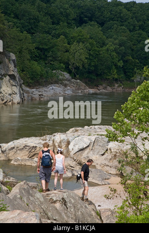 Potomac Maryland Escursionisti sulla Caprone sentiero lungo il fiume Potomac Foto Stock