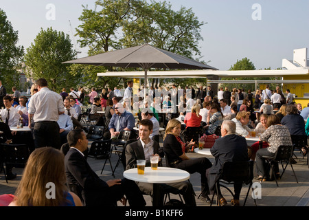 Central Bar Terrazza Royal Festival Hall a South Bank di Londra Foto Stock