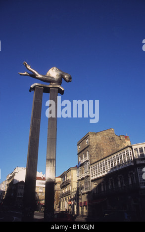 El Sireno Merman scultura dell'artista galiziano Francisco Leiro, Porta do Sol, Vigo, Galizia, Spagna Foto Stock