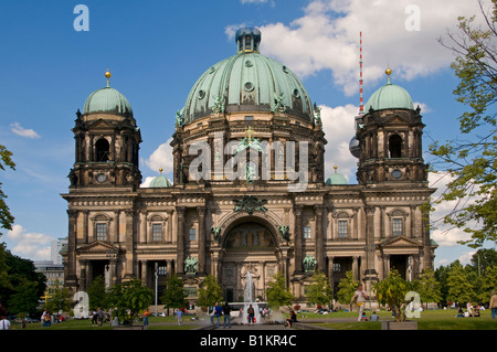 L'esterno della Cattedrale di Berlino, conosciuta anche come la Parrocchia evangelica Suprema e la Collegiata, situata sull'Isola dei Musei di Berlino in Germania Foto Stock