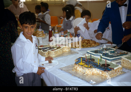 Abu Dhabi UAE Kindergarten al Worwood School Birthday Party Sheikh's. Il partito del figlio è ragazzo in fronte Foto Stock