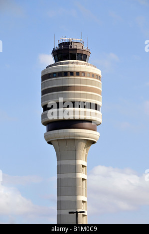 Il traffico aereo della torre di controllo aeroporto internazionale di Orlando Florida Foto Stock