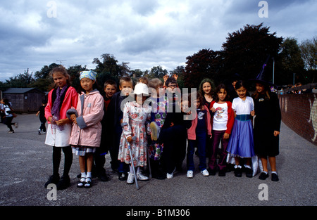 La scuola dei bambini di età compresa tra i nove coreano inglese indiano razze miste Foto Stock