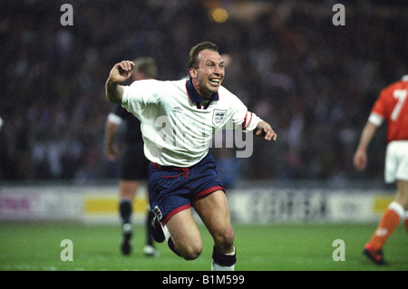 David Platt celebra il suo obiettivo Inghilterra e Olanda a Wembley 28 4 93 Foto Stock