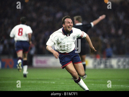 David Platt celebra il suo obiettivo Inghilterra e Olanda a Wembley 28 4 93 Foto Stock