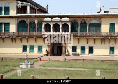 Il Maharaja palazzo del cortile interno a Ramnagar Ram Nagar Fort dal fiume Gange a Varanasi Benares Uttar Pradesh, India Foto Stock