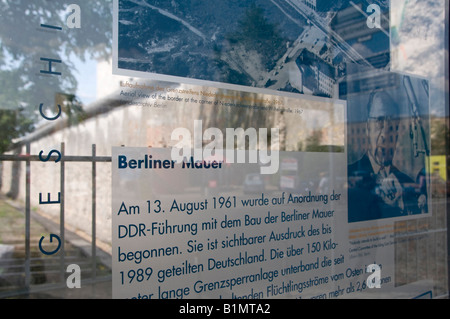Fiera "Topografia del terrore" presso il sito della ex sede della Gestapo in Niederkirchner Street, Berlino. Germania Foto Stock