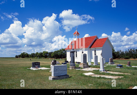 La piccola chiesa nella prateria una storica Pioneer chiesa sulle grandi pianure vicino a Moose Jaw Saskatchewan Foto Stock