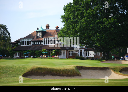 Clubhouse e xviii verde, Sunningdale Golf, Sunningdale, Berkshire, Inghilterra, Regno Unito Foto Stock