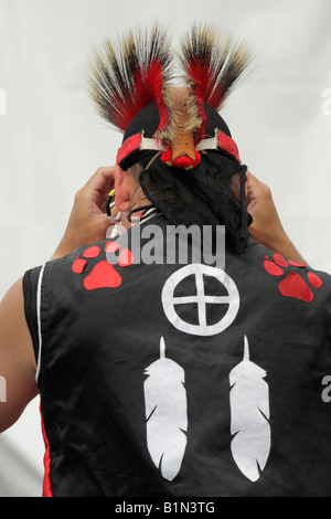 Aborigeni nativi delle prime nazioni costume ballerino dettaglio Victoria British Columbia Canada Foto Stock