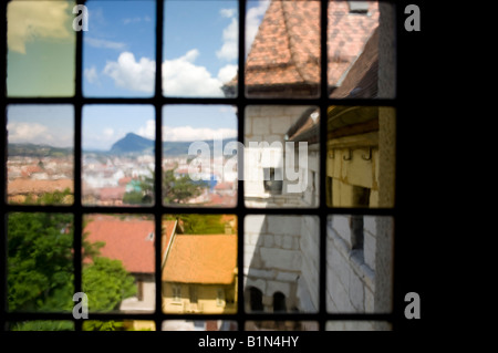 Tetti medievali di Annecy Haute Savoie Francia dall'interno del chateau Foto Stock