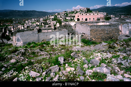 Marzo 26, 2006 - Rovine di Kayaköy città fantasma (il nome greco è Levissi) nei pressi della città turca di Fethiye. Foto Stock