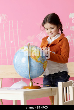 Globe, ragazza in background Foto Stock