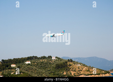 Prima scelta Airbus in atterraggio a Skiathos Grecia Foto Stock