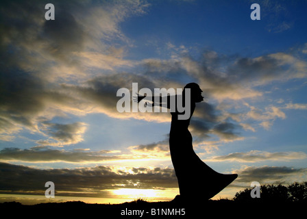 Rosses Point Sligo in attesa sulla riva un monumento in Irlanda Foto Stock