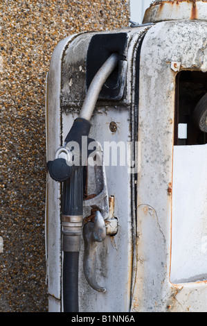 Un vecchio in disuso della pompa benzina Foto Stock