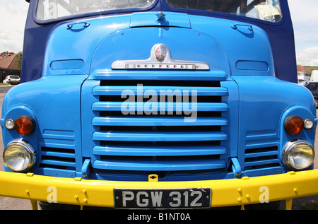 La parte anteriore del vecchio camion Bedford Foto Stock