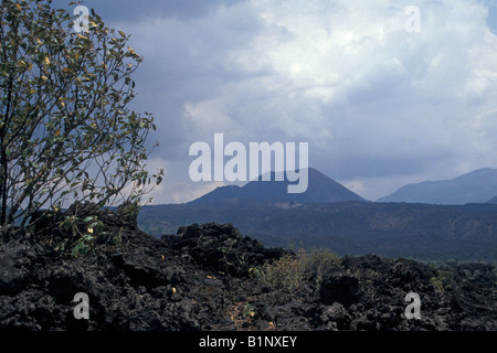 I campi di lava e Volcan Paricutin, un cono di scorie vulcano nel Michoacan, Messico Foto Stock