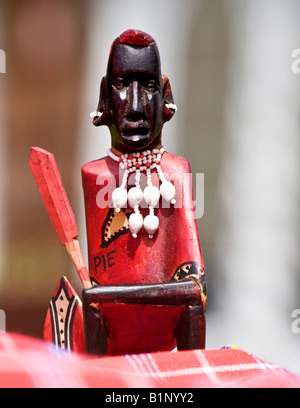 Tradizionali mano scolpiti africani Masai figura in legno. Foto Stock