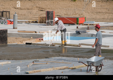 Per i lavoratori turchi in un sito in costruzione Berlino Germania Foto Stock