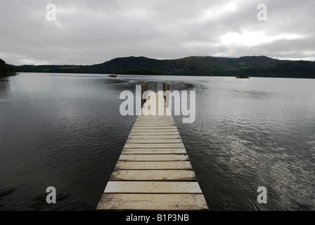 Pontile traghetto sul Derwentwater, Cumbria Foto Stock