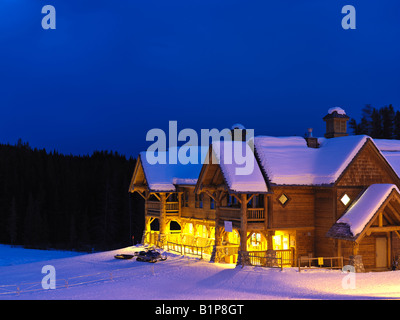 Canada, Alberta, Banff National Park, Lake Louise, Wiskeyjack ski Lodge in inverno Foto Stock