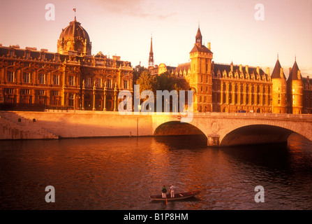 Francia Paris Conciergie xiv secolo Pont au Change Senna Foto Stock