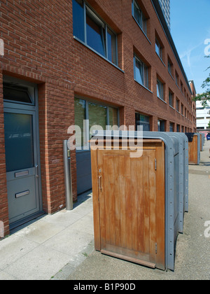 Involucro raccoglitore in Coin Street London SE1 Coin Street alloggiamento cooperative Foto Stock