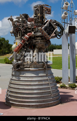 Vista laterale di uno Space Shuttle motore di razzo a John F Kennedy Space Center di Cape Canaveral Florida USA Foto Stock
