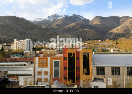 Alborzl gamma della montagna dietro la città nel nord di Teheran Foto Stock
