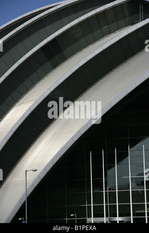 Città di Glasgow, Scozia. Vista ravvicinata della Scottish Exhibition and Conference Centre, SECC, noto anche come l'Armadillo. Foto Stock
