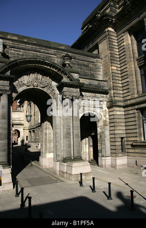 Città di Glasgow, Scozia. John Street arcate di William giovani progettato Glasgow City Chambers visto dal Cochrane Street. Foto Stock