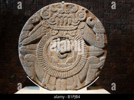 Pietra disco ruota Aztec pre colombiana Arte Museo Nazionale di Antropologia di Chapultepec Park Città del Messico MESSICO Foto Stock