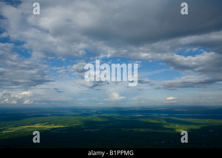 Ampia vista della Hudson Valley dalla scarpata Trail nello Stato di New York Foto Stock