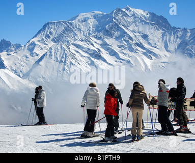 Terminale di ski lift Epaule al skiresort Saint Gervais Mont Blanc, il massiccio del Monte Bianco nel retro, Haute Savoie, Franc Foto Stock