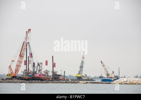 Opere di ingegneria parte del progetto MOSE Venezia è sulla linea del fronte della battaglia contro il cambiamento climatico Foto Stock