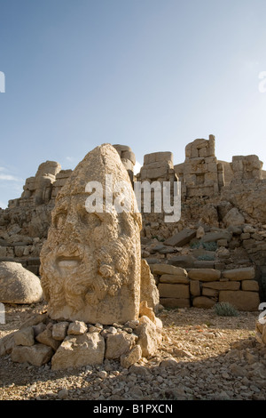 Testa colossale di Zeus a la vetta del monte Nemrut (Nemrut Dag) Nemrut Parco Nazionale di Anatolia orientale della Turchia Foto Stock