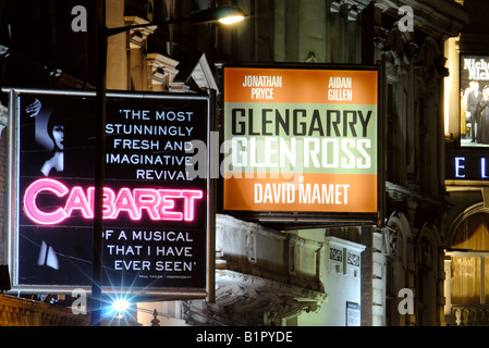 Shaftsbury Avenue Londra di notte Foto Stock