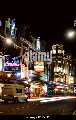 Shaftsbury Avenue Londra di notte Foto Stock