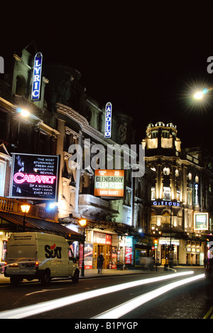 Shaftsbury Avenue Londra di notte Foto Stock