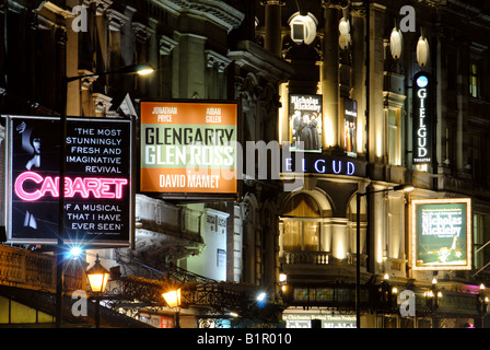 Shaftsbury Avenue Londra di notte Foto Stock